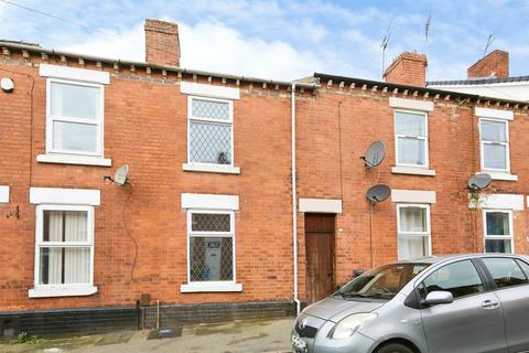 2 bed property, in Cummings Street, £140,000