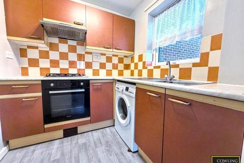1 bed property, in Pippin Court, £130,000