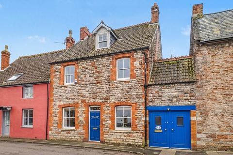 4 bed property, in Townhouse, £580,000