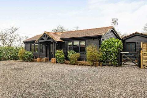 3 bed property, in Highmoor Cross RG9, £950,000