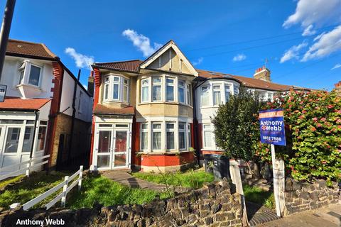 3 bed property, in Grenoble Gardens, £550,000