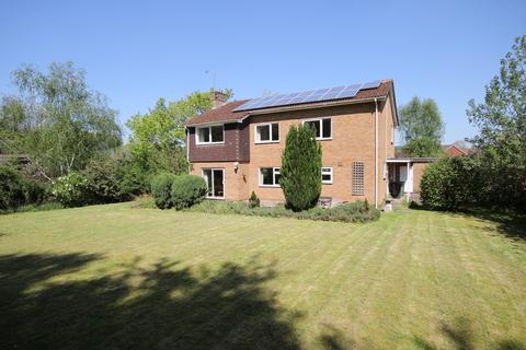 4 bed property, in Whitedown Lane, £750,000
