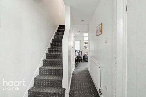 3 bed property, in Netherhall Road, £260,000