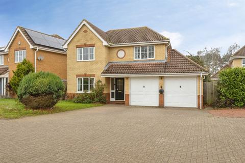 4 bed property, in Kingswood Avenue, £400,000