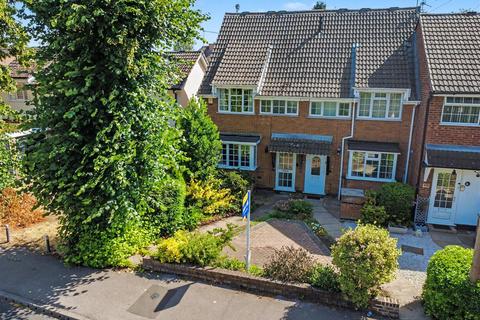 3 bed property, in High Road, £200,000