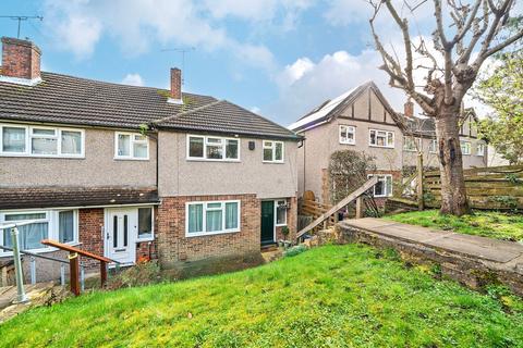 3 bed property, in Cromwell Road, £425,000