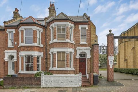 4 bed property, in Brayburne Avenue, £1,000,000