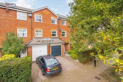 5 bed property, in Massingberd Way, £1,060,000