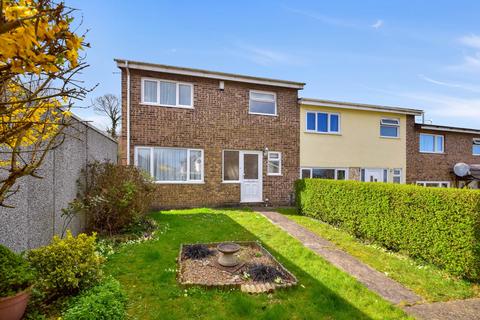 3 bed property, in Phoenix Road, £275,000