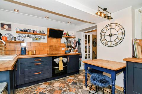 2 bed property, in Bicton Street, £225,000