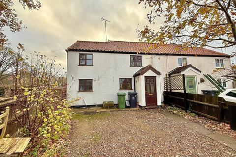 3 bed property, in Main Road, £200,000