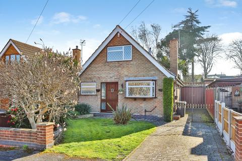 3 bed property, in Appledorne Way, £300,000