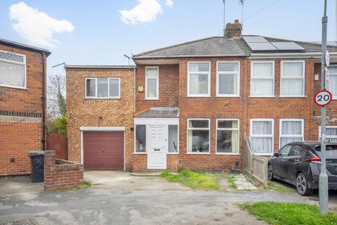 4 bed property, in Lang Avenue, £300,000