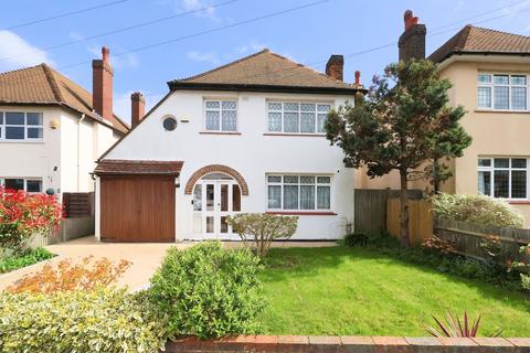 3 bed property, in Tideswell Road, £635,000