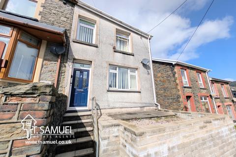 3 bed property, in Thomas Street, £120,000