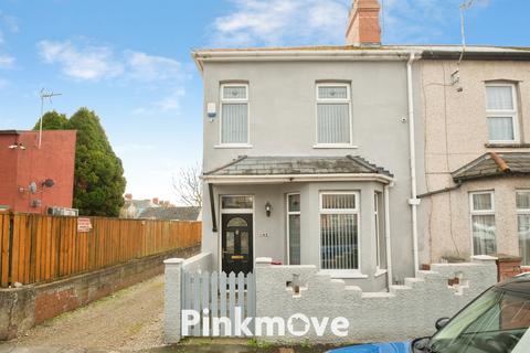 2 bed property, in Gaskell Street, £160,000