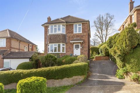 3 bed property, in Westover Road, £575,000