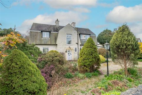 5 bed property, in Redhills Road, £620,000