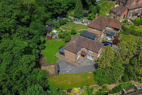 4 bed property, in Fox Hill Village, £850,000