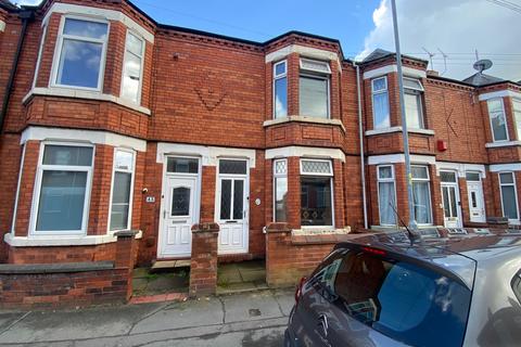 3 bed property, in Underwood Lane, £125,000