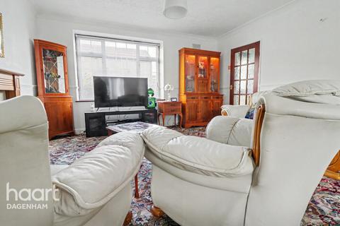 3 bed property, in Listowel Road, £400,000