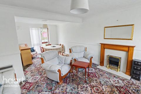 3 bed property, in Listowel Road, £400,000