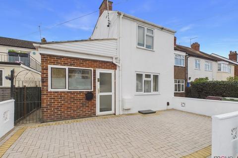 3 bed property, in Alstone Croft, £350,000