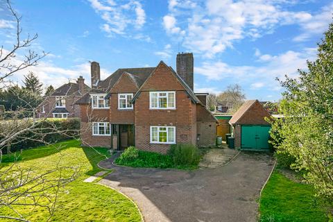 4 bed property, in Sandyhurst Lane, £600,000