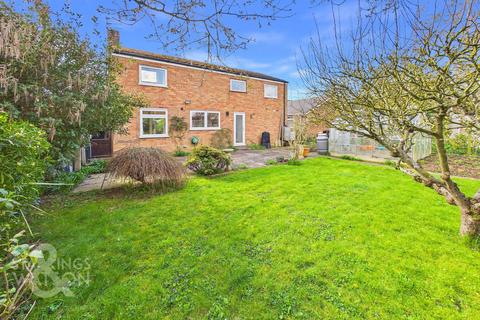 4 bed property, in Sycamore Close, £340,000