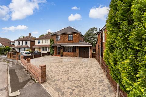 3 bed property, in The Circuit, £575,000