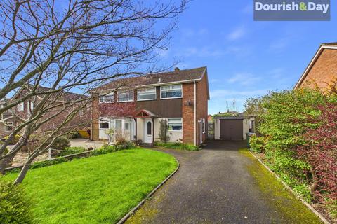 3 bed property, in Stone Road, £220,000
