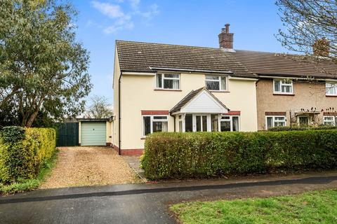 3 bed property, in The Close, £375,000