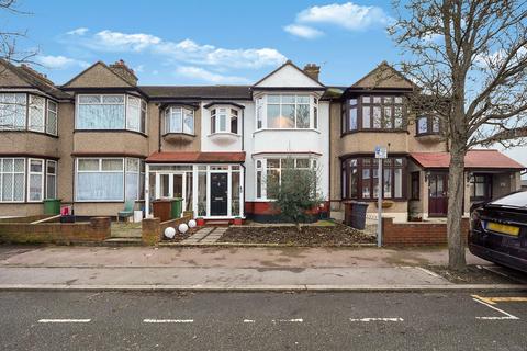 3 bed property, in Oulton Crescent, £525,000