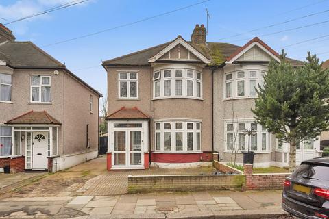 3 bed property, in South Park Terrace, £550,000