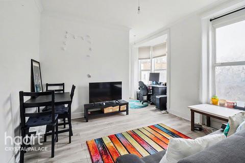 1 bed property, in Anerley Road, £250,000