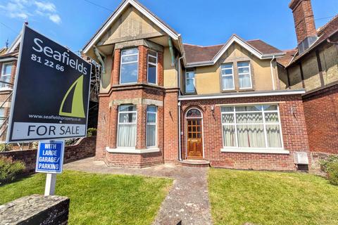 5 bed property, in Ratcliffe Avenue, £570,000