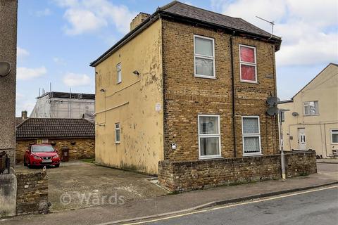 1 bed property, in Victoria Street, £90,000