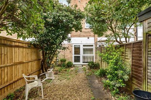 1 bed property, in Cutteslowe, £225,000