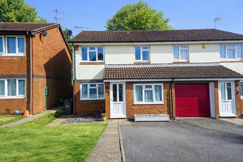 4 bed property, in Harvest Way, £325,000