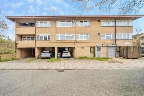 1 bed property, in Ramsons Avenue, £125,000