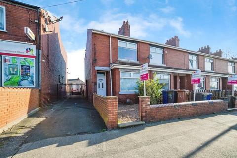 2 bed property, in High Street, £85,000