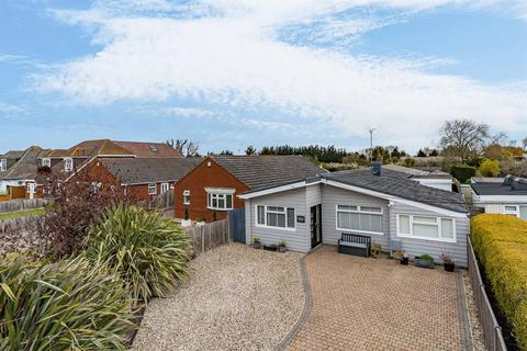 3 bed property, in Maydowns Road, £650,000