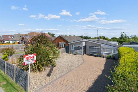 3 bed property, in Maydowns Road, £650,000