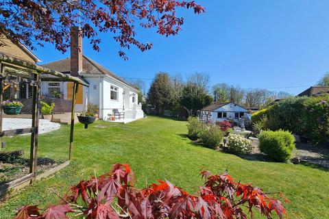 3 bed property, in Kingsdown Hill, £500,000
