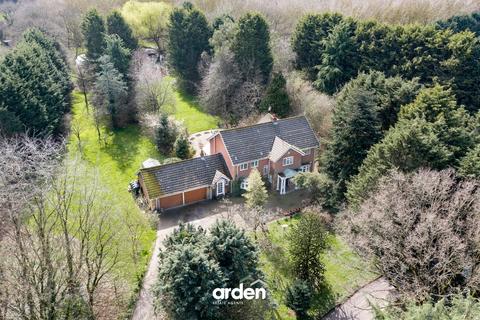 4 bed property, in Canalside, £795,000