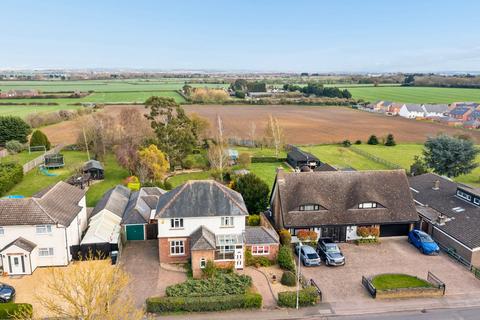3 bed property, in Shefford Road, £650,000