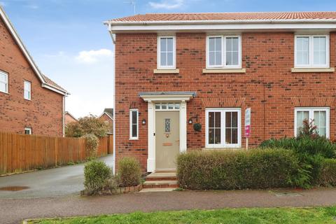 3 bed property, in Thistle Drive, £240,000