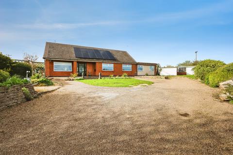 6 bed property, in Top Street, £460,000