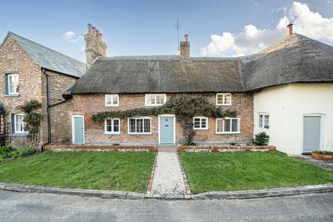 3 bed property, in Little Bedwyn, £435,000