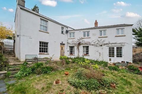 3 bed property, in Ryeworth Road, £450,000